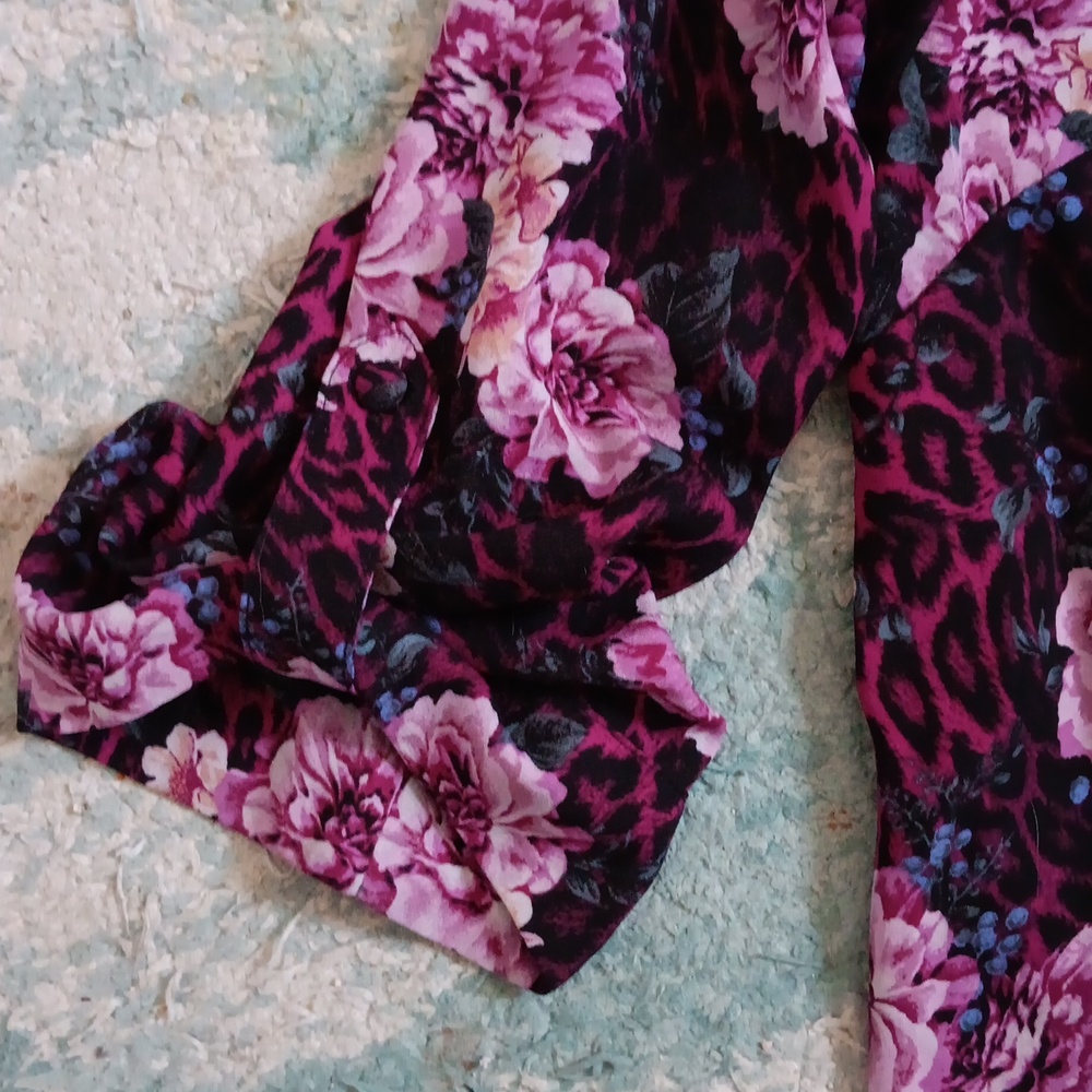 Torrid 3 quarter sleeve blouse - Picture 3 of 5